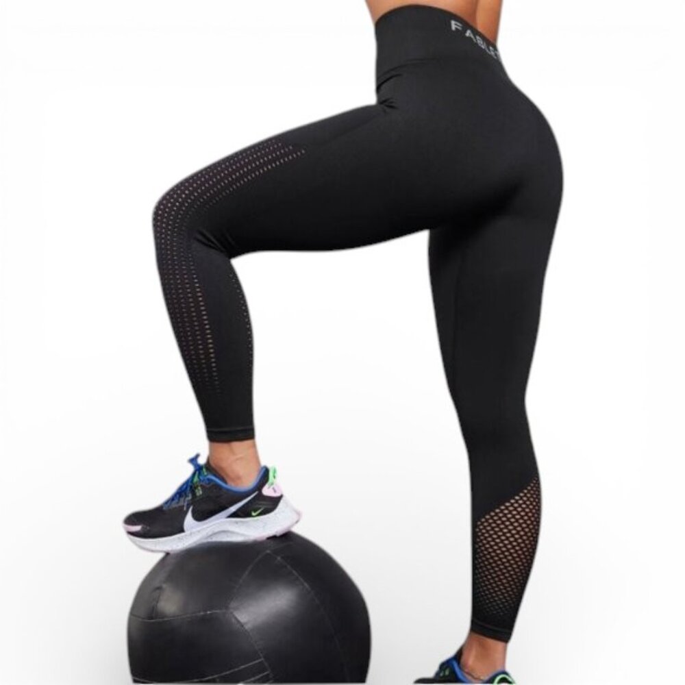Fabletics Sync Seamless High-Waisted 7/8 Legging Women's Black‎ Gym Workout M